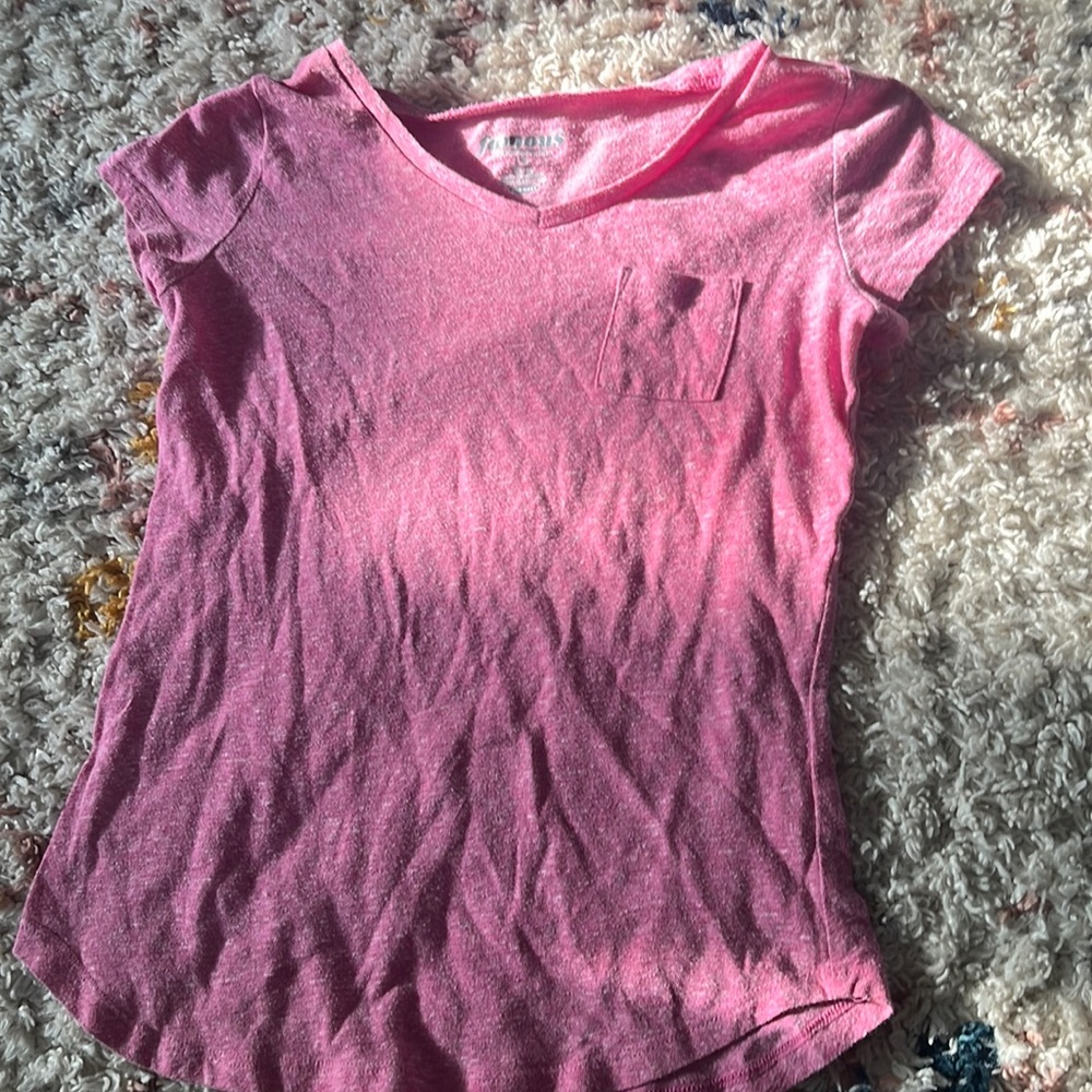 I’m selling this shirt because it doesn’t fit me